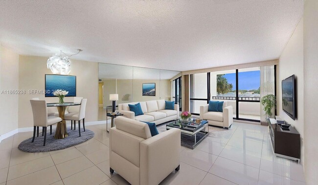 13953 Kendale Lakes Cir in Miami, FL - Building Photo - Building Photo