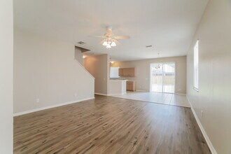 7624 Devonbridge Garden Way in Apollo Beach, FL - Building Photo - Building Photo