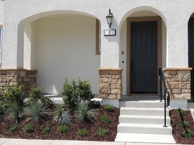 118 Selby Lane in Livermore, CA - Building Photo - Building Photo