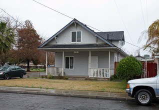 701 Chestnut St in Turlock, CA - Building Photo - Building Photo