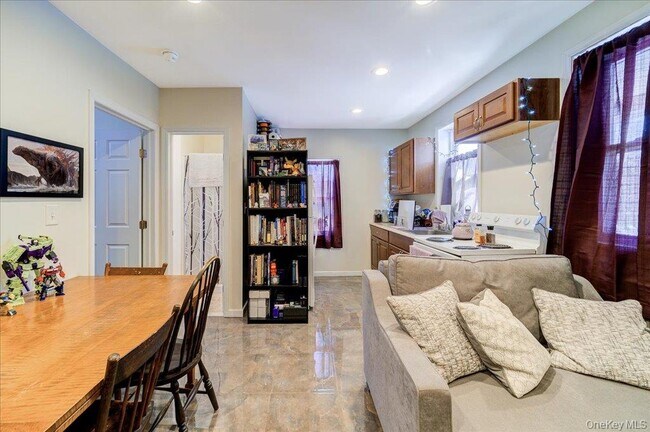 90 Sullivan St in Wurtsboro, NY - Building Photo - Building Photo