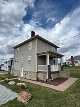 1218 Lewis Ave in Jeannette, PA - Building Photo - Building Photo