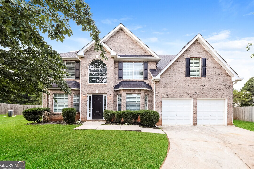 1562 Gunstock Ct in Hampton, GA - Building Photo