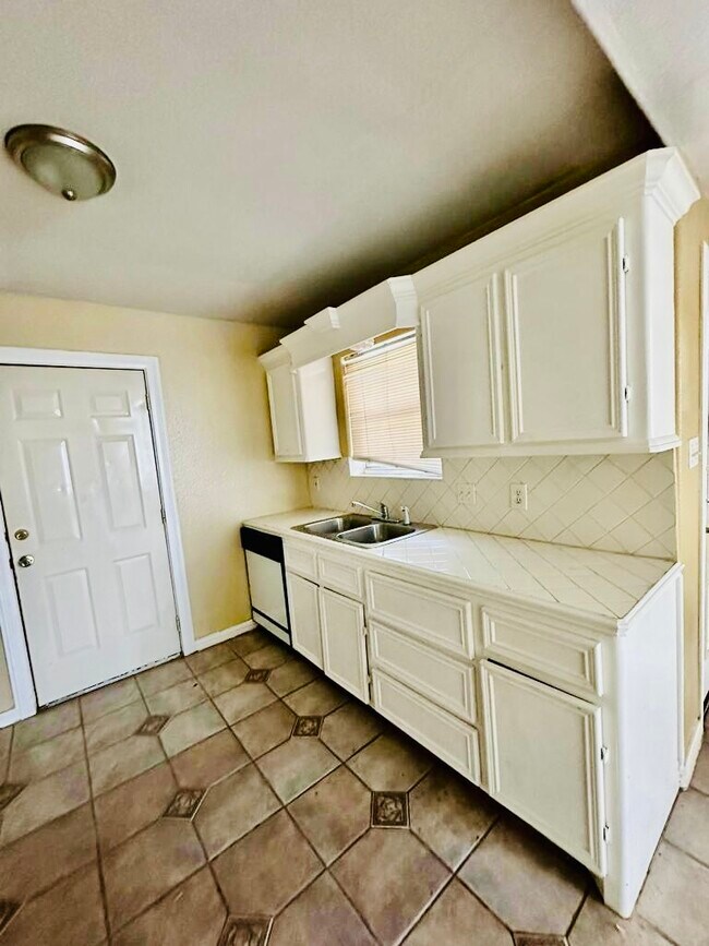 2501 N I St, Unit E3 in McAllen, TX - Foto de edificio - Building Photo