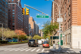 1105 Park Avenue in New York, NY - Building Photo - Building Photo