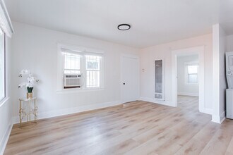 540 N Westmoreland Ave, Unit 538 in Los Angeles, CA - Building Photo - Building Photo