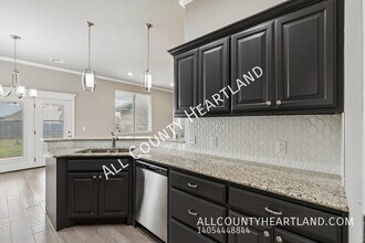 8722 SW 40th Ter in Oklahoma City, OK - Building Photo - Building Photo