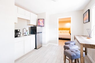 300 10th Ave N in Myrtle Beach, SC - Foto de edificio - Building Photo