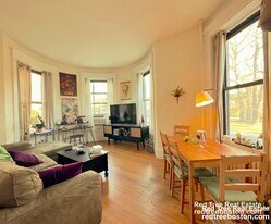 583 Beacon St, Unit 1 in Boston, MA - Building Photo