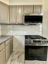 2805 Saint Theresa Ave, Unit 2 in Bronx, NY - Foto de edificio - Building Photo