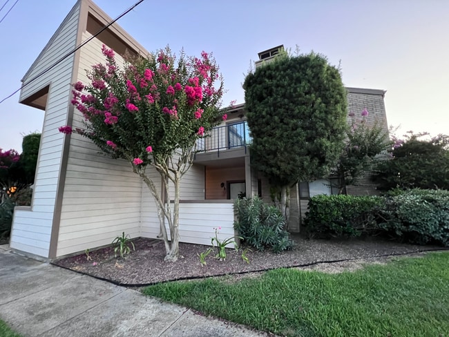 property at 7076 N Holiday Dr