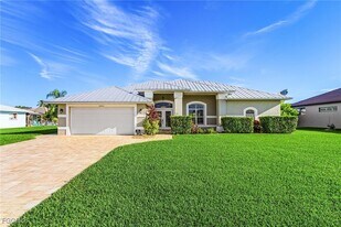2031 Ottersrest Ln in Cape Coral, FL - Building Photo
