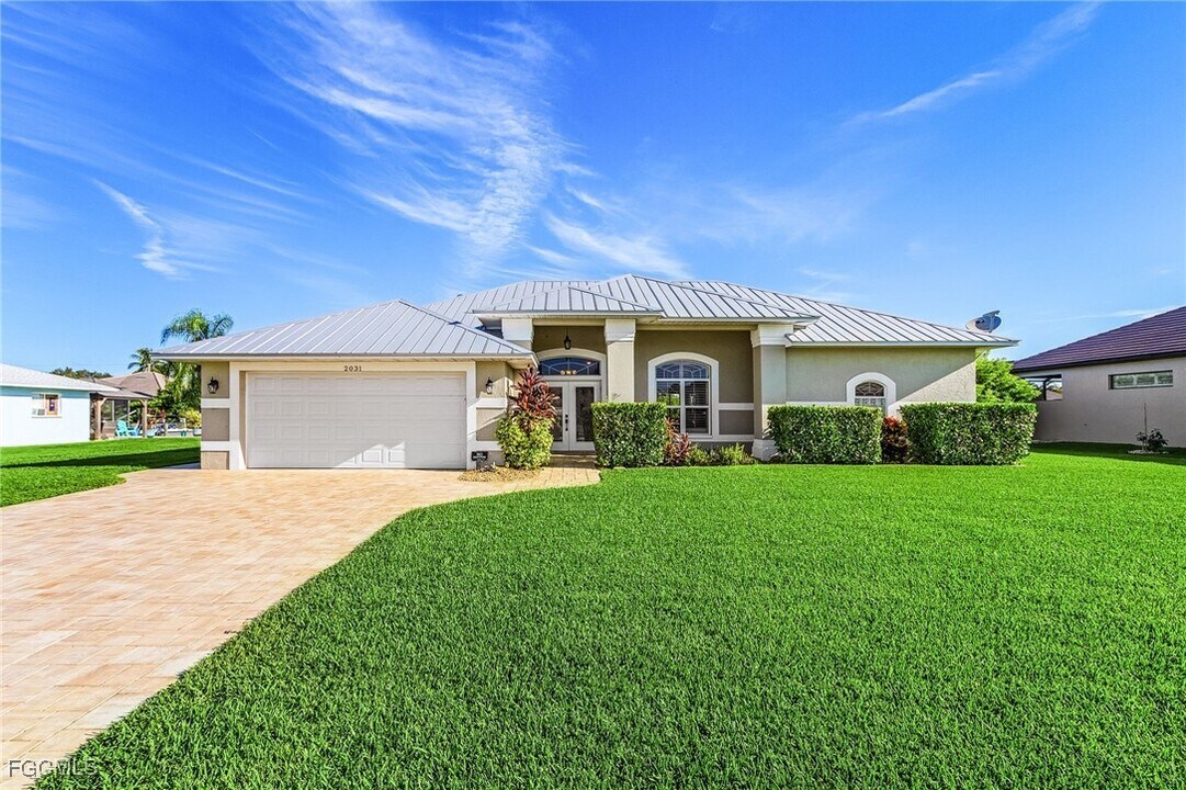 2031 Ottersrest Ln in Cape Coral, FL - Building Photo