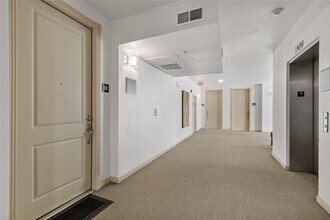 505 Jackson Hill St, Unit 103 in Houston, TX - Foto de edificio - Building Photo