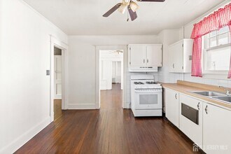 196 Strawberry Hill Ave in Woodbridge Township, NJ - Building Photo - Building Photo