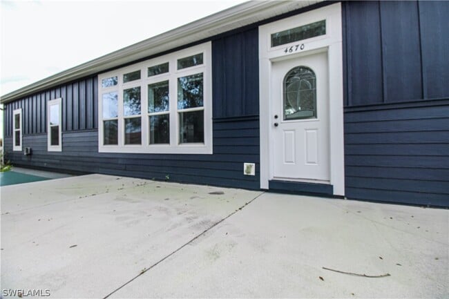 4660 43rd Ave NE in Naples, FL - Building Photo - Building Photo