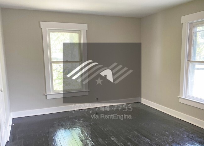 2141 Philadelphia Dr in Dayton, OH - Building Photo - Building Photo