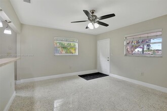 420 NE 166th St in Miami, FL - Building Photo - Building Photo