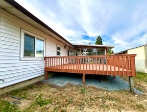 25818 19th Ave S, Unit #1 in Des Moines, WA - Foto de edificio - Building Photo