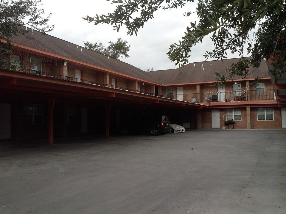 904 W Cherokee Ave in Pharr, TX - Building Photo