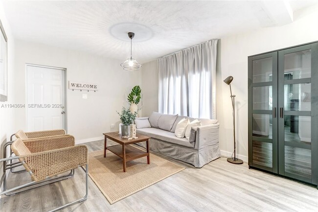 427 S 24th Ave in Hollywood, FL - Foto de edificio - Building Photo