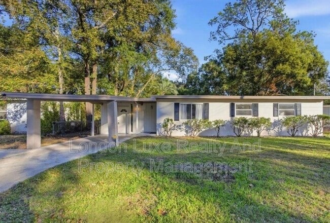 property at 909 La Marche Dr