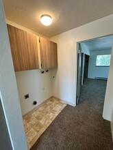 1863 NW Otie St in Roseburg, OR - Building Photo - Building Photo