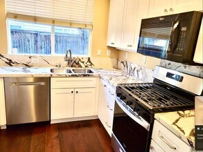 453 Tulip Ct in Brentwood, CA - Foto de edificio - Building Photo