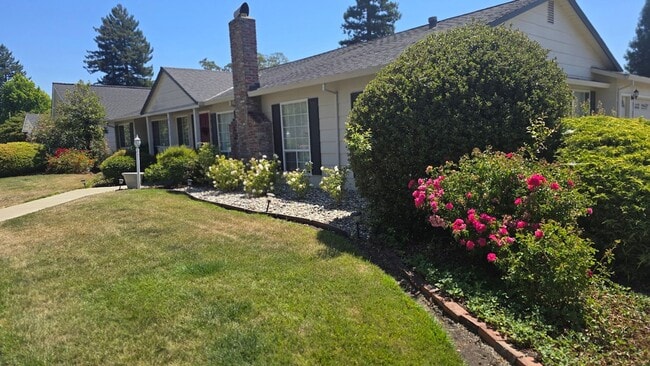 3858 Lanewood Way in Santa Rosa, CA - Building Photo - Building Photo