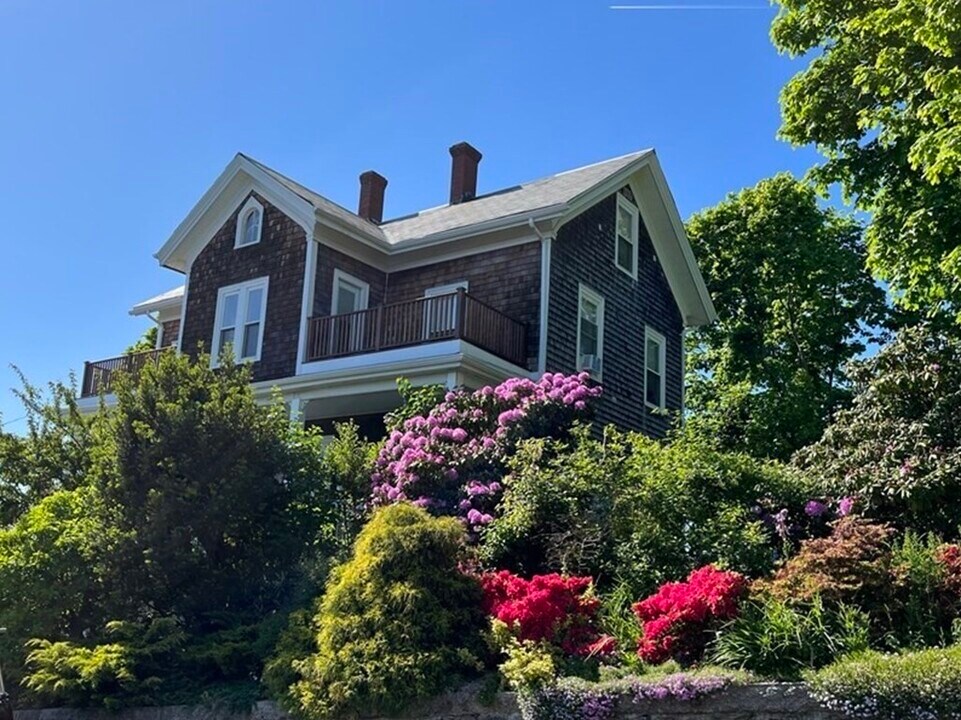 42 Rockland St in Swampscott, MA - Building Photo