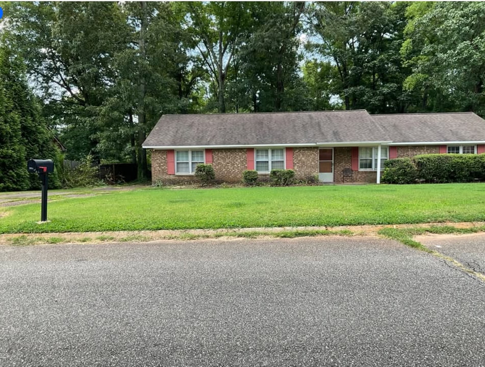 103 Colebrook Ct in Boiling Springs, SC - Building Photo