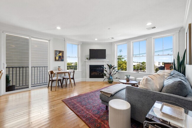 280 E Eagle St in Boston, MA - Building Photo - Building Photo
