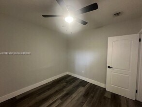 2154 NE 168th St in North Miami Beach, FL - Building Photo - Building Photo