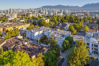 410-438 E Broadway in Vancouver, BC - Building Photo - Building Photo
