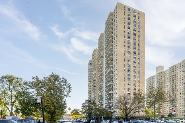 Brightwater Towers in Brooklyn, NY - Building Photo - Building Photo