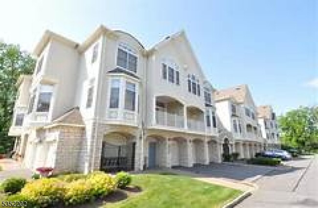 711 Kensington Ln in Livingston, NJ - Building Photo - Building Photo