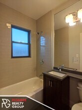 908 W George St, Unit DD3 in Chicago, IL - Building Photo - Building Photo