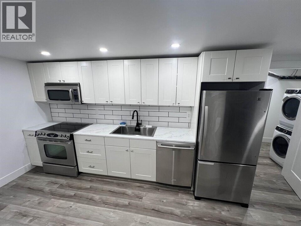 23007 Reid Ave in Maple Ridge, BC - Building Photo