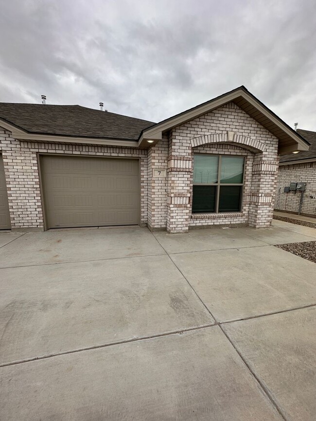 property at 5 Deadwood Dr