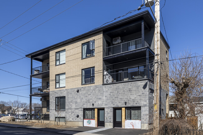 28 Saint-Florent St in Gatineau, QC - Building Photo - Building Photo