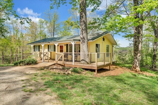 property at 1004 Rock Castle Ln SE