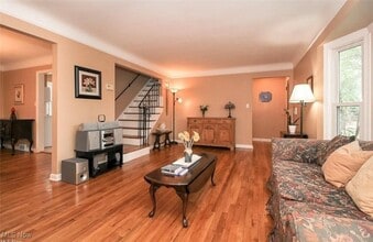 4178 Bushnell Rd in University Heights, OH - Foto de edificio - Building Photo