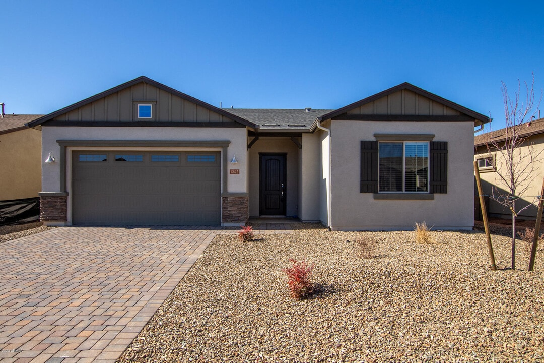 8642 Wandering Creek Rd in Prescott Valley, AZ - Building Photo