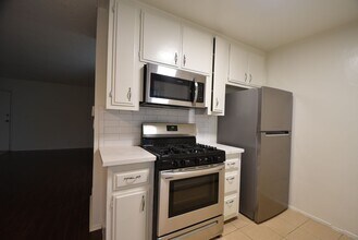 10745 Hortense St in Los Angeles, CA - Building Photo - Building Photo