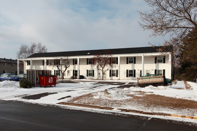 2401 Fryklund Dr in Menomonie, WI - Building Photo - Building Photo