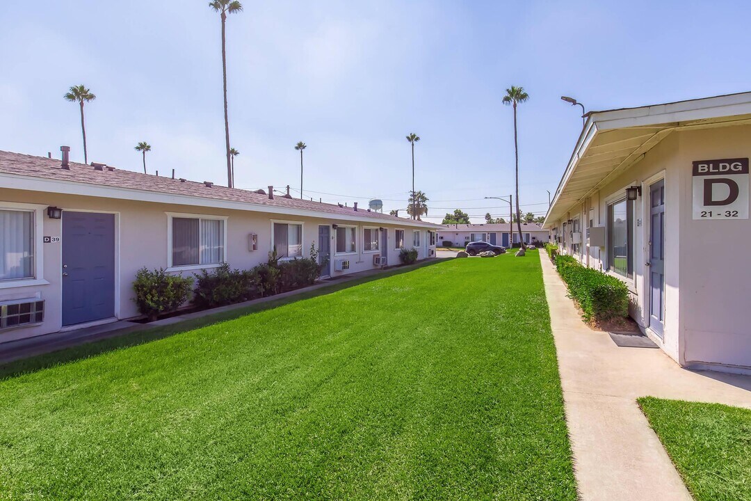Las Brisas in Colton, CA - Foto de edificio