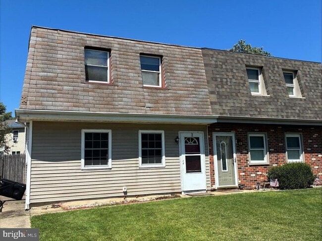 7 Fomalhaut Ct