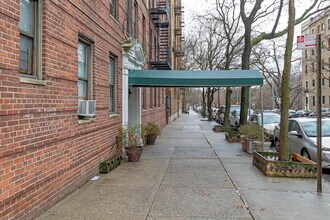 235 Seaman Ave in New York, NY - Building Photo - Building Photo
