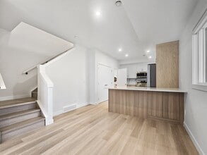 6123-6133 33 Ave NW in Calgary, AB - Building Photo - Building Photo