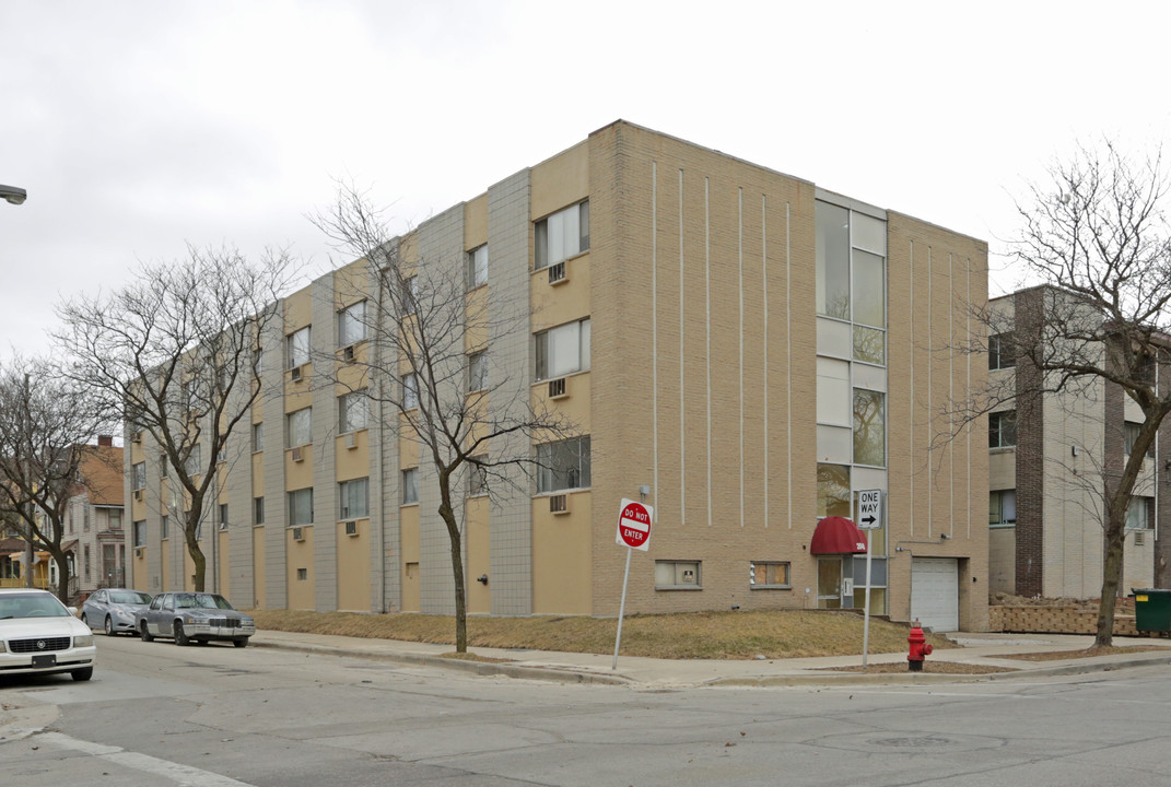 2848 W Wells St in Milwaukee, WI - Building Photo